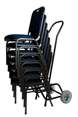 O Carrinho para Transporte de Cadeiras TC da Tomberlin é a ferramenta indispensável para a operação diária de hotéis, auditórios e salões de eventos . Desenvolvido para agilizar a montagem e desmontagem dos layouts, ele reduz drasticamente o esforço físico da sua equipe e otimiza o tempo de preparação do salão. Capacidade e Proteção para o seu Acervo O manuseio incorreto é um dos maiores causadores de danos aos móveis. Com este equipamento, você garante que as cadeiras sejam movimentadas da forma correta. O carrinho foi dimensionado com uma capacidade de armazenamento inteligente, permitindo o transporte seguro de até 10 cadeiras por viagem . Estrutura de Alta Resistência Para suportar o uso constante e o peso do empilhamento, sua estrutura é fabricada inteiramente em tubo de aço carbono de alta durabilidade . O acabamento é realizado com pintura eletrostática a pó, oferecendo resistência superior contra batidas, arranhões e a oxidação natural do dia a dia . Especificações Técnicas: Produto: Carrinho para transporte de Cadeiras . Modelo: TC . Material da Estrutura: Tubo de aço carbono . Acabamento: Pintura eletrostática a pó . Capacidade de Carga: 10 cadeiras . Peso do Carrinho: 10,4 kg . Cores: Consulte a disponibilidade de cores para a pintura .