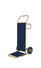 Carrinho Vertical para Transporte de Malas TM04 – Aço Carbono – Tomberlin Meta Descrição (SEO)Agilidade para o seu hotel com o Carrinho de Malas Vertical TM04 da Tomberlin. Design compacto com estrutura em aço carbono, perfil anti-impacto e base em carpete. Descrição do ProdutoDesign Vertical para Máxima AgilidadeO Carrinho para Transporte de Malas TM04 da Tomberlin traz um formato vertical extremamente prático e ágil. Ele é a solução ideal para hotéis e pousadas que precisam otimizar o transporte de bagagens em espaços mais reduzidos, facilitando manobras em corredores estreitos e a entrada em elevadores menores, sem perder a elegância do atendimento.Estrutura Robusta para Uso Intenso Mesmo com seu perfil mais fino e compacto, este modelo entrega a resistência padrão da marca. Seu chassi é fabricado em aço carbono, acompanhado de uma base em compensado multilaminado de 18 mm fixado sob a estrutura para garantir suporte firme às bagagens. A pintura eletrostática a pó protege o metal contra arranhões e a oxidação diária. Proteção para Bagagens e AmbientesRevestimento de Proteção: A base e o encosto vertical contam com revestimento em carpete, que acomoda as malas com segurança e evita qualquer tipo de atrito durante a movimentação. Acabamento Anti-impacto: Para evitar danos indesejados nas paredes e portas do estabelecimento, o carrinho possui proteção lateral com acabamento em perfil PVC de 30mm, atuando como um sistema anti-impacto. Especificações Técnicas:Modelo: Carrinho para transporte de malas TM04 Estrutura: Aço carbono com compensado multilaminado de 18 mm Acabamento: Revestimento em carpete (consulte a disponibilidade de cores) Proteção: Perfil PVC 30mm anti-impacto Pintura: Eletrostática a pó (consulte a disponibilidade de cores) Dimensões: Comprimento 80 cm | Largura 40 cm | Altura 135 cm Peso: 30,6 kg