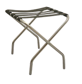 Suporte para Mala Dobrável SM1 – Aço Carbono e Courvim – Tomberlin Meta Descrição (SEO) Otimize o espaço dos quartos com o Suporte para Mala SM1 da Tomberlin. Design compacto, estrutura em aço carbono e tiras revestidas em courvim. Confira! Descrição do Produto Praticidade e Otimização de Espaço na Hospedagem O Suporte para Mala SM1 da Tomberlin é o acessório ideal para equipar quartos de hotéis e pousadas que buscam otimizar o espaço sem abrir mão do conforto. Com dimensões compactas, ele oferece ao hóspede um local ergonômico para acomodar sua bagagem, mantendo a organização do ambiente e evitando que as malas ocupem a cama ou o chão. Estrutura de Alta Resistência Projetado para suportar o fluxo da hotelaria, o suporte possui uma estrutura metálica fabricada inteiramente em aço carbono. O acabamento em pintura eletrostática a pó protege o equipamento contra a oxidação diária e previne arranhões durante a rotina de limpeza. Apoio Seguro e Acabamento Premium Tiras Reforçadas: A área de apoio da bagagem é construída com tiras de nylon de alta resistência, garantindo segurança total para a mala do hóspede. Toque de Sofisticação: As tiras são totalmente revestidas com courvim tipo courríssimo, entregando um acabamento estético elegante e de fácil higienização para a equipe de governança. Especificações Técnicas: Produto: Suporte para mala Modelo: SM1 (Dobrável) Material da Estrutura: Aço carbono Acabamento da Estrutura: Pintura eletrostática a pó (consulte a disponibilidade de cores) Material do Apoio: Tiras de nylon revestido com courvim tipo courríssimo Dimensões: Comprimento 51 cm | Largura 61 cm | Altura 54 cm Peso: 6 kg