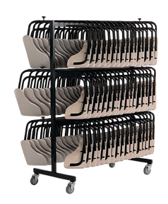 Carrinho para Transporte e Armazenamento de Braço Universitário TB – Tomberlin Otimize a logística das suas salas com o Carrinho TB da Tomberlin. Armazena e transporta braços universitários (capacidade para 30, 50 ou 100 lugares). Confira! Descrição do Produto Logística Inteligente para Centros de Treinamento e Eventos O Carrinho para Transporte e Armazenamento da Linha TB da Tomberlin é o equipamento definitivo para organizar e agilizar a montagem de salas de aula, auditórios e convenções. Projetado especificamente para acomodar os braços universitários (modelos BURF e BURS), ele garante que os acessórios fiquem organizados e protegidos contra impactos quando não estiverem em uso, prolongando a vida útil do seu mobiliário. Mobilidade e Eficiência Operacional O grande foco deste equipamento é poupar o tempo e o esforço físico da sua equipe técnica. Toda a estrutura é montada sobre rodízios de alta performance, permitindo que um único colaborador transporte dezenas de braços simultaneamente pelos corredores de forma ágil e segura, reduzindo drasticamente o tempo de transição entre os eventos. Capacidade Sob Medida para o seu Espaço Para atender desde pequenas salas de treinamento até grandes complexos hoteleiros, a linha TB está disponível em três configurações de tamanho e capacidade: Modelo TB30: Formato compacto, ideal para salas menores, acomodando até 30 peças. Modelo TB50: Tamanho intermediário, perfeito para auditórios médios, armazenando até 50 peças. Modelo TB100: Estrutura vertical de alta capacidade para grandes convenções, suportando até 100 peças. Especificações Técnicas: Produto: Carrinho para transporte e armazenamento de BURF/BURS Modelos e Capacidades Disponíveis: TB30 (30 lugares), TB50 (50 lugares) e TB100 (100 lugares) Mobilidade: Estrutura equipada com rodízios Tabela de Medidas e Peso: REF. TB30: Comprimento 51 cm | Largura 61 cm | Altura 54 cm | Peso: 49 kg REF. TB50: Comprimento 106 cm | Largura 66 cm | Altura 128 cm | Peso: 58 kg REF. TB100: Comprimento 136 cm | Largura 66 cm | Altura 182 cm | Peso: 80 kg
