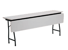 Saia de Madeira Frontal SD para Mesas Retangulares – Tomberlin Meta Descrição (SEO) Proporcione um acabamento profissional aos seus eventos com a Saia de Madeira SD da Tomberlin. Disponível para todas as mesas retangulares, com 30cm de largura. Descrição do Produto Acabamento Corporativo e Privacidade A Saia de Madeira SD da Tomberlin é o complemento perfeito para transformar mesas convencionais de treinamento em um mobiliário corporativo de alto padrão. Ideal para salas de aula, plenárias, palestras e reuniões, ela proporciona um fechamento frontal elegante que oculta as pernas da mesa e protege a privacidade dos usuários, garantindo um visual muito mais limpo e organizado para o seu evento. Versatilidade Sob Medida Pensando na flexibilidade que os centros de convenções e escritórios exigem, este modelo foi desenhado para se adaptar perfeitamente ao seu projeto. A saia está disponível para todas as medidas de mesas retangulares, permitindo que você padronize o acabamento do salão independentemente do tamanho da estrutura utilizada. Design Funcional e Ergonômico A peça conta com uma largura (altura do painel frontal) de 30 cm. Essa medida foi estrategicamente definida para oferecer excelente cobertura e discrição, sem comprometer o espaço, a ergonomia ou o livre movimento das pernas de quem está sentado. Especificações Técnicas: Produto: Saia de madeira (Painel frontal) Modelo: SD Compatibilidade: Disponível para todas as medidas de mesa retangulares do catálogo Dimensão: Largura de 30 cm